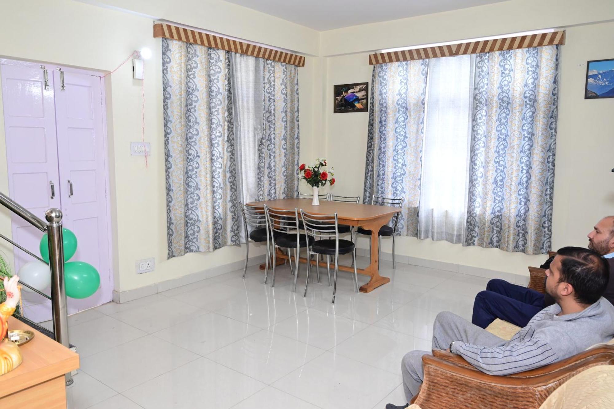 Krishna B&B Near Mall Road Shimla Buitenkant foto