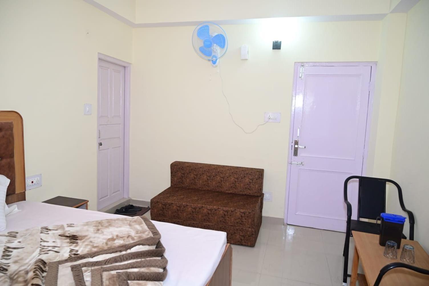 Krishna B&B Near Mall Road Shimla Buitenkant foto