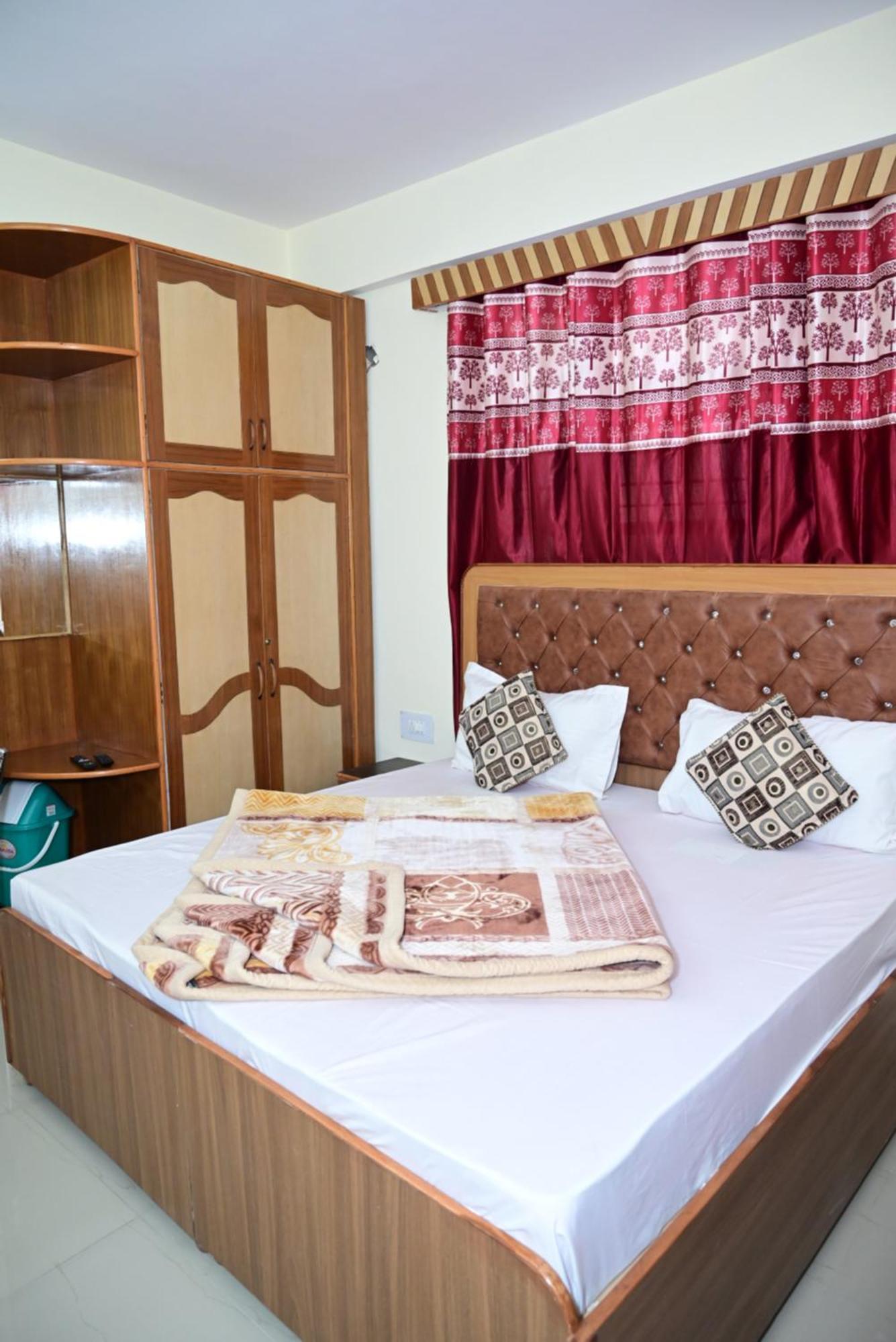 Krishna B&B Near Mall Road Shimla Buitenkant foto