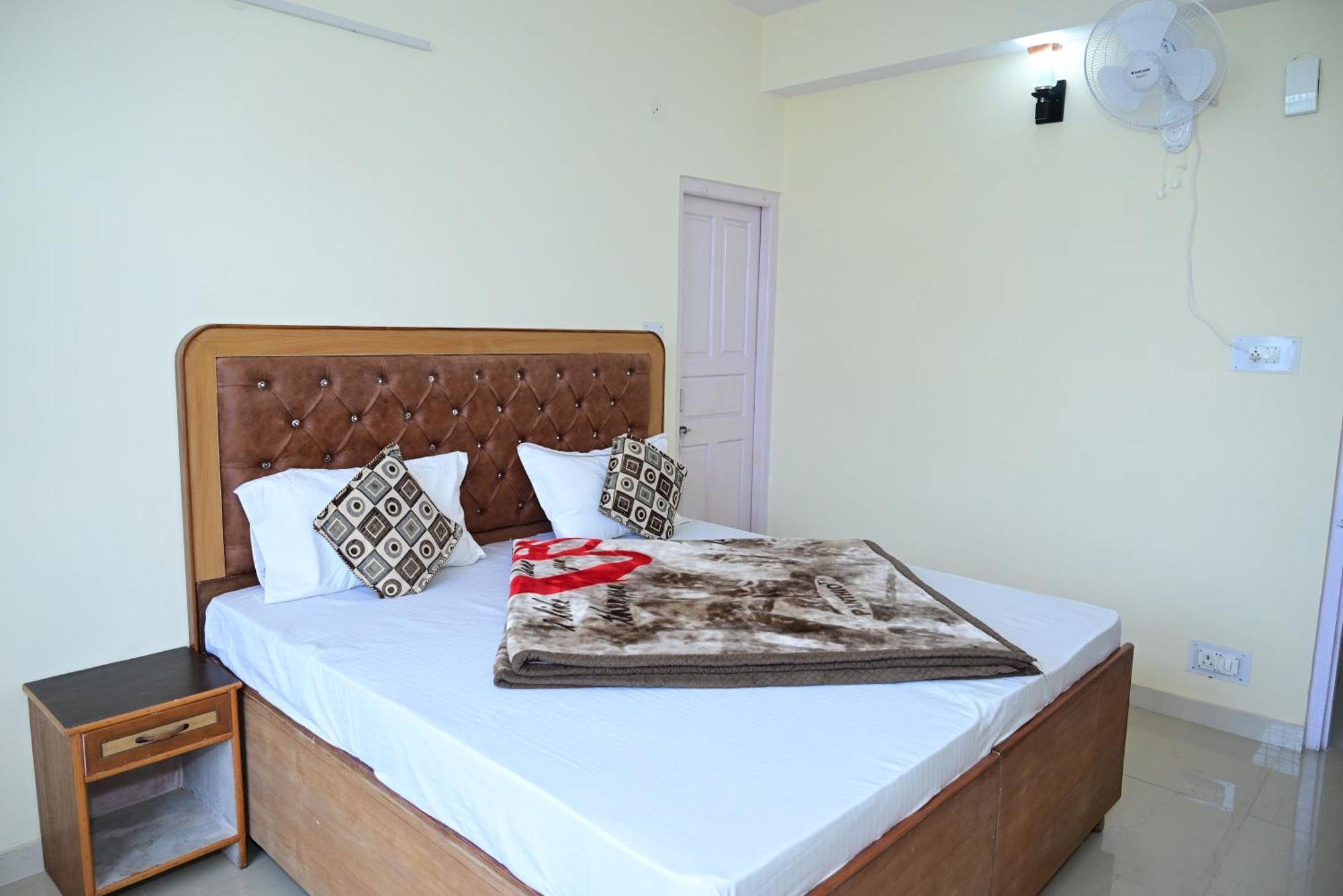 Krishna B&B Near Mall Road Shimla Buitenkant foto