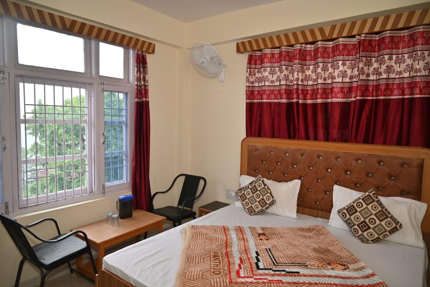 Krishna B&B Near Mall Road Shimla Buitenkant foto