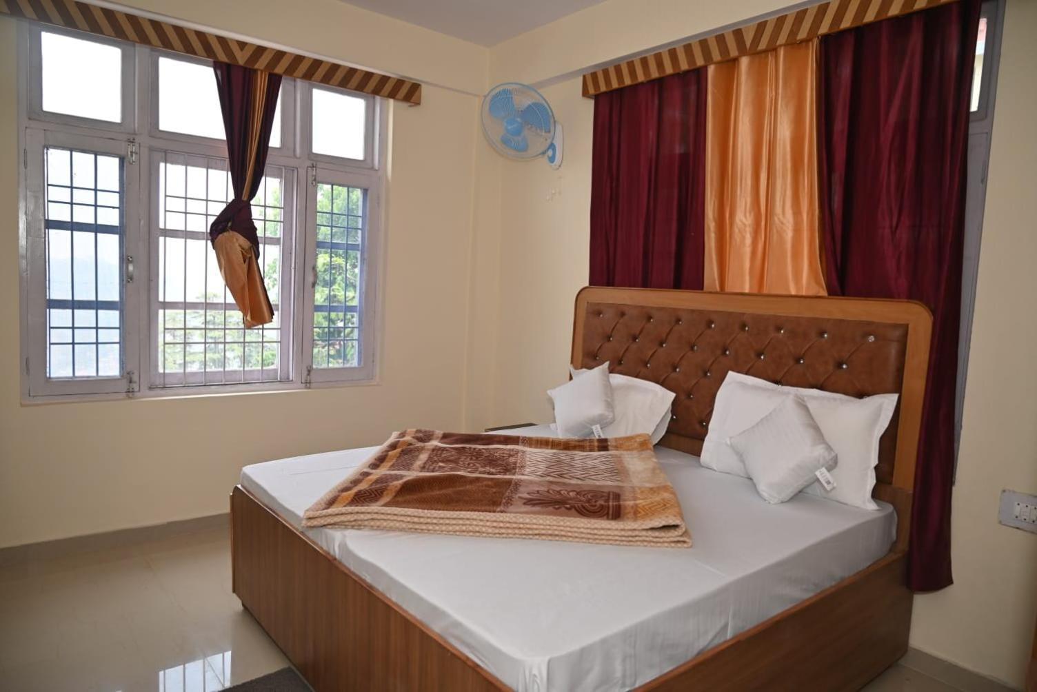 Krishna B&B Near Mall Road Shimla Buitenkant foto